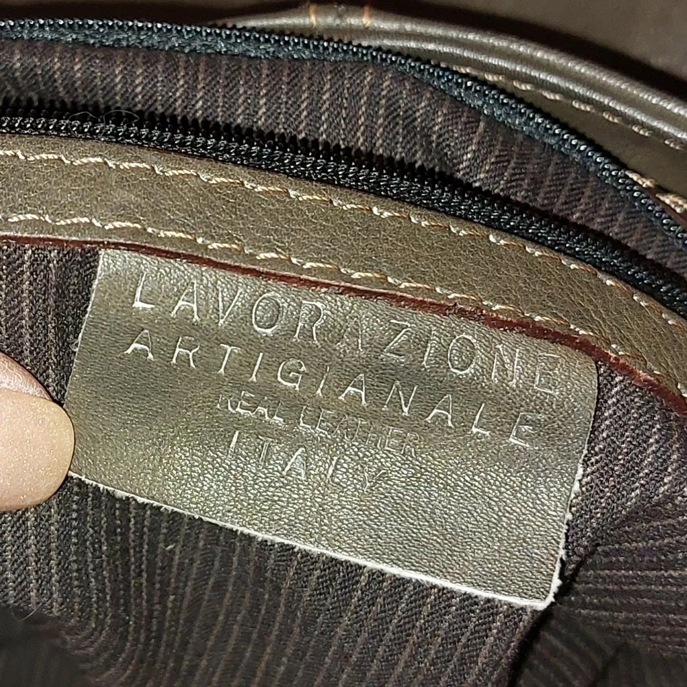 Lavorazione Artigianale Ladies Leather Shoulder Bag